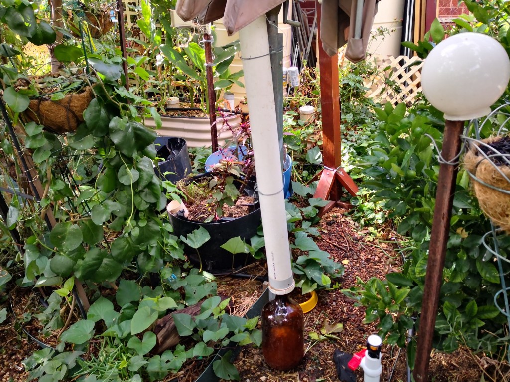 Odourless compost tea press