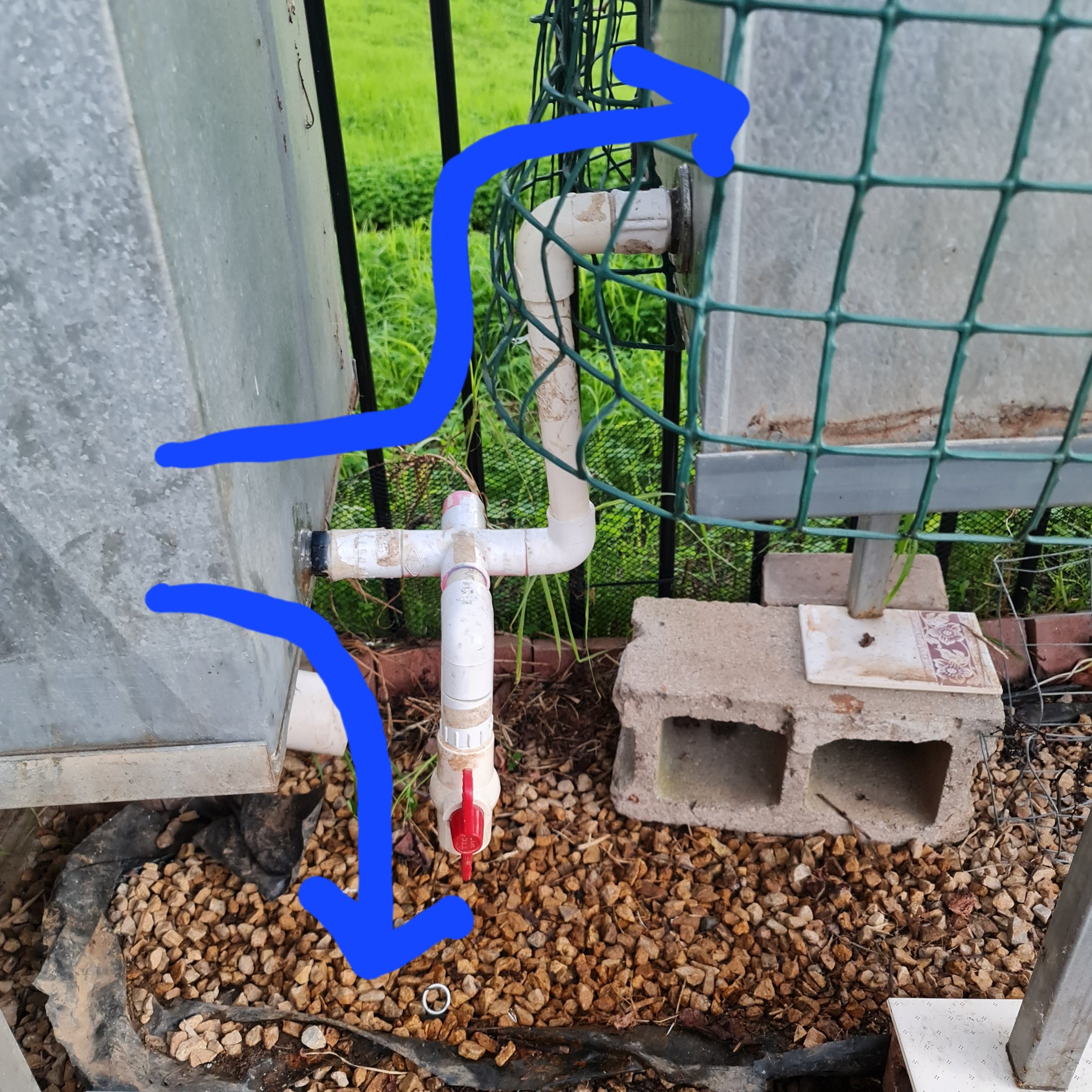 The drain to use the bottom few inches of water in tank 1.


