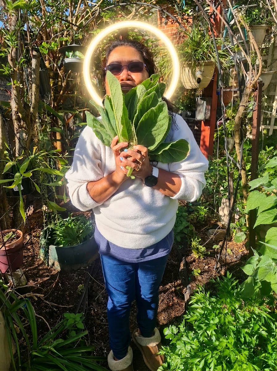 Better than a flower, here's Jelina! With some Mullein leaves...
